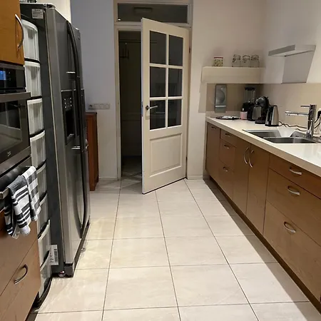 Met Eigen Ingang Amiris