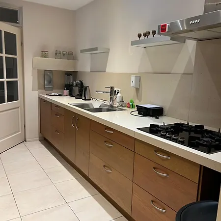 Met Eigen Ingang Amiris