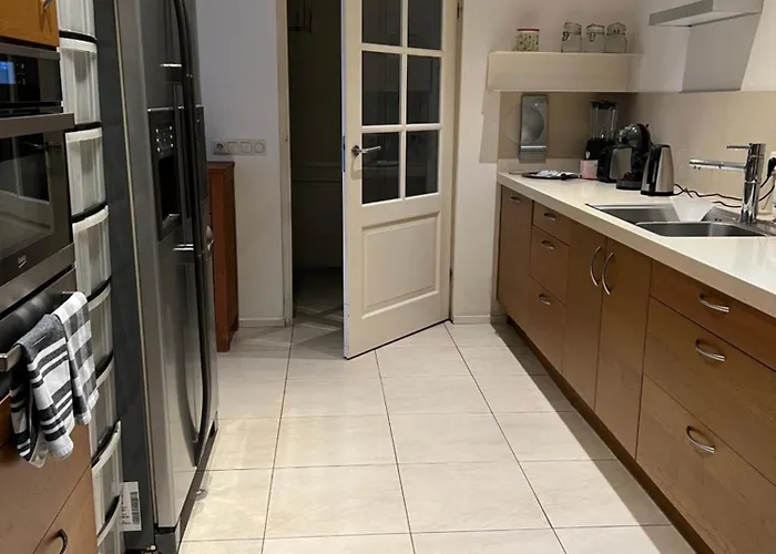 Met Eigen Ingang Amiris