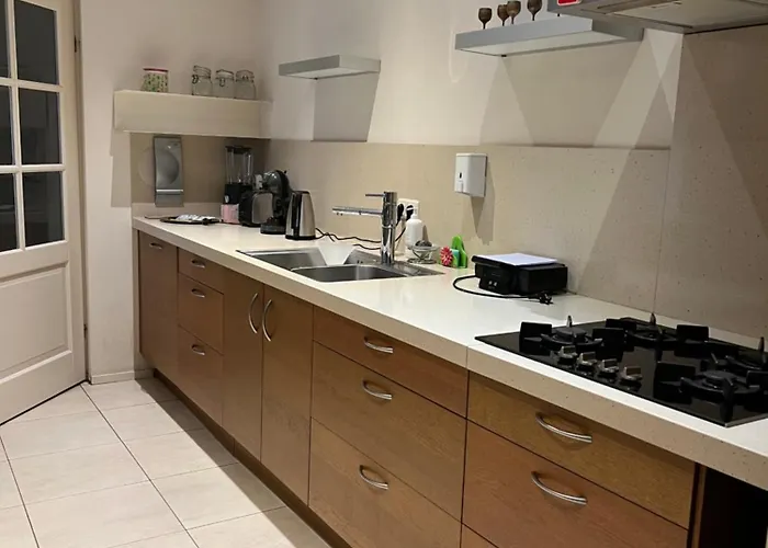 Met Eigen Ingang Amiris